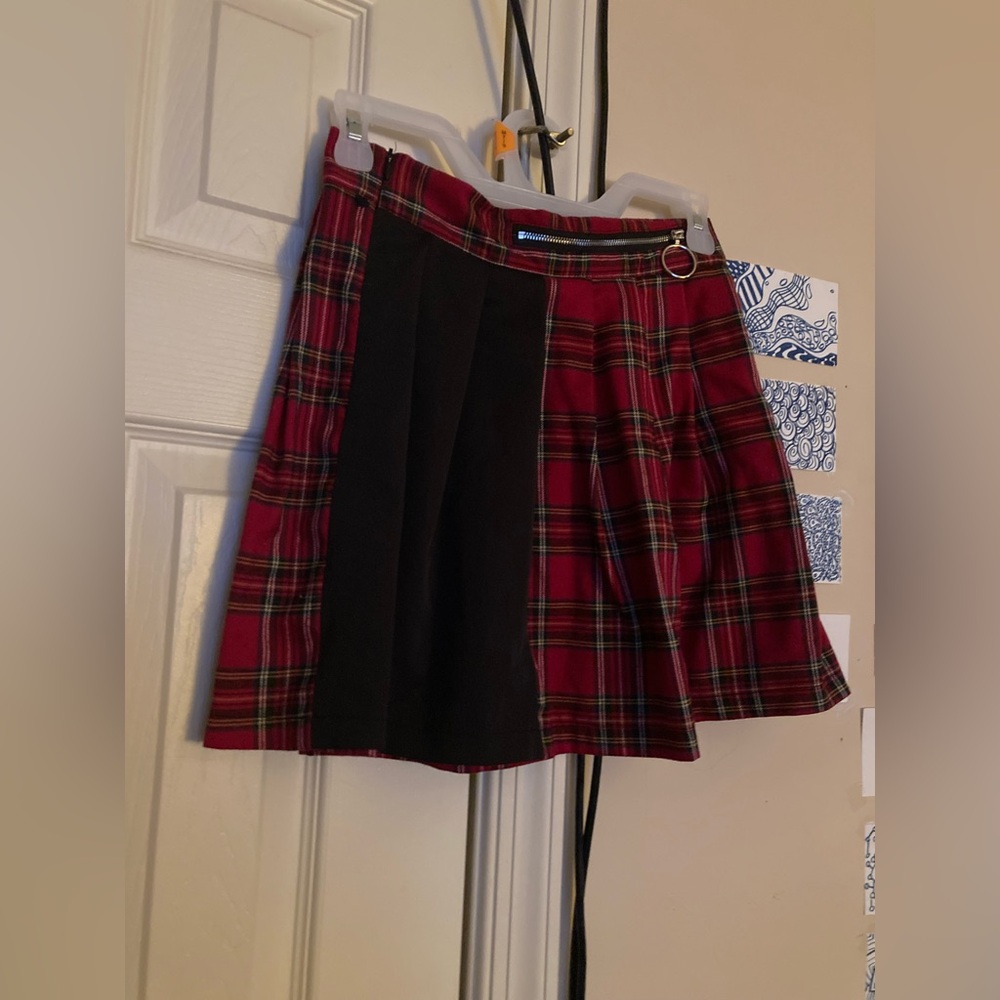 Black and Red Plaid Skirt with Faux O-Ring Zipper - Picture 2 of 8